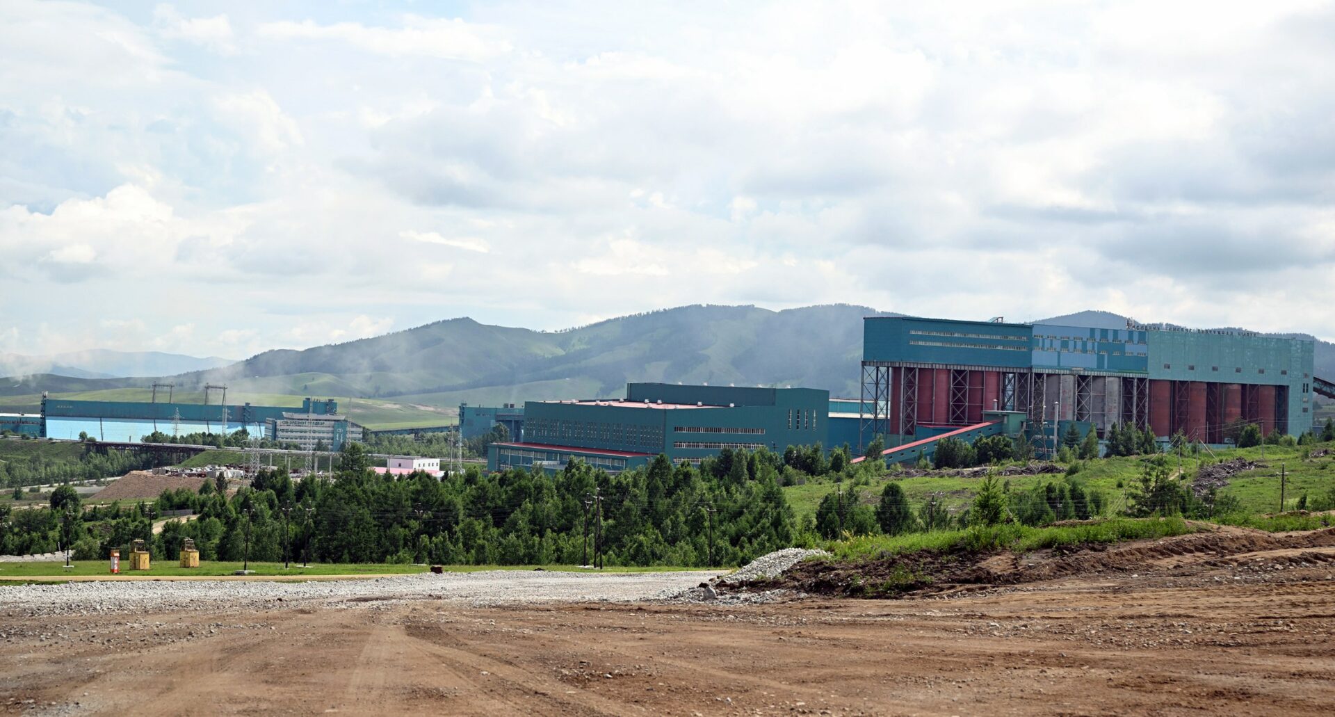 f87faf41 43f4 4619 b03d 0111800851c6 Садыр Жапаров в Монголии посетил горнодобывающий завод «Эрдэнэт» - фото