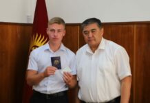 Ташиев паспорт ала албай жүргөн Никита Гончаровго документ тапшырды