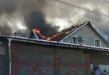 В Рабочем городке горит жилой дом, пожар тушат 7 расчетов