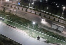 В Бишкеке водитель не справился с управлением и влетел в остановку