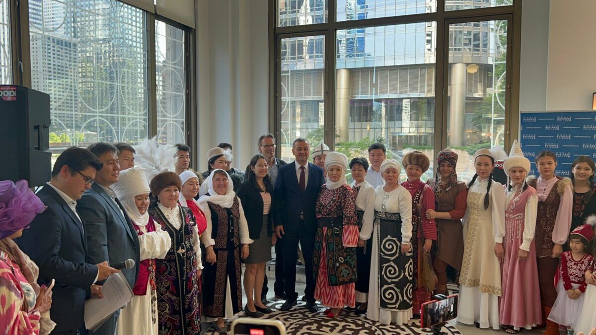 image3 В Чикаго открылась первая культурно-торговая выставка Кыргызстана