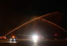 В аэропорту «Манас» торжественно встретили первый регулярный рейс из Баку