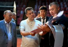 Садыр Жапаров нагрянул с проверкой в госцирк — фото