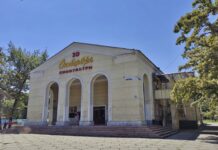 «Октябрь» кинотеатрынын имараты Чүй театрынын карамагына өттү