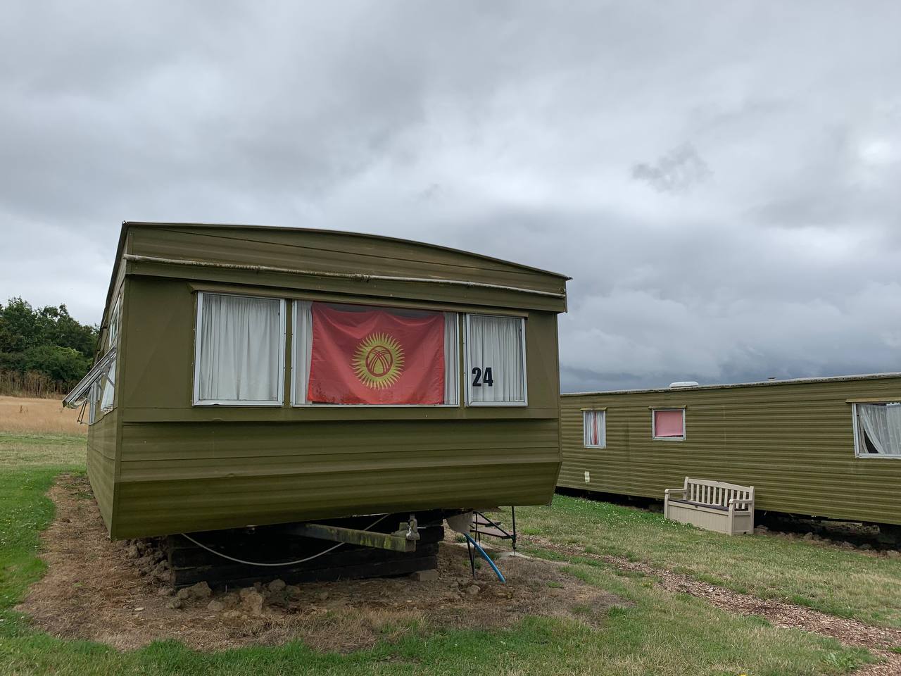 photo1690581088 Послы КР и Великобритании посмотрели, как живут и работают кыргызстанцы в Англии - фото