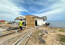 В ЦО «Оазис» на Иссык-Куле демонтировали незаконное строение на пляже