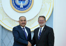 Төрага Шакиев АКШнын сенатору менен жолугушту