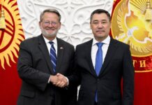 Садыр Жапаров принял сенатора США Гэри Питерса. Что обсудили?