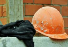 Со строящегося здания нового «Белого дома» упал рабочий-узбекистанец