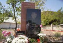 Акын Омор Султановдун эстелиги ачылды