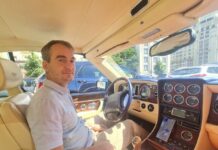 Активисттер орусиялык финансист жана блогер Михаил Жуковицкийдин жарандыгын жокко чыгарууга чакырып жатышат