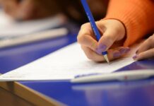 В КР вводится тотальный диктант по госязыку. Проверят также депутатов и министров