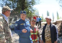 Глава МЧС посетил села в Иссык-Кульской области, затопленные селями