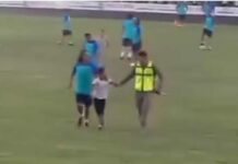 ВИДЕО: Жалал-Абадда футбол күйөрмандары оюн талаасына чыгып, оюнга жолтоо болушту