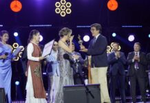 “Мейкин Азия” фестивалынын баш байгесин казакстандык ырчы жеңип алды