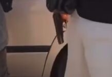 В Бишкеке мужчина с пистолетом угрожал другому водителю — видео