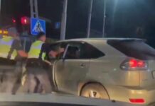 В Бишкеке водитель Лексуса устроил два ДТП и оказал сопротивление патрульным