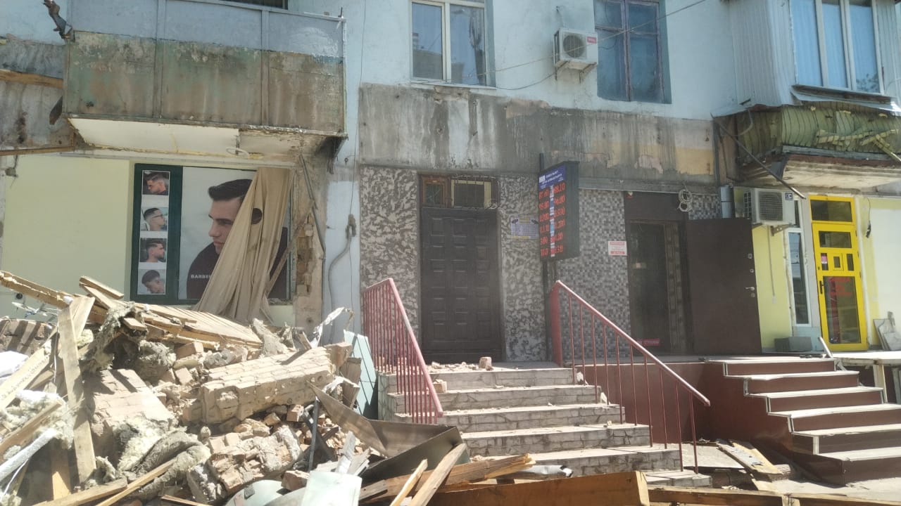WhatsApp Image 2023 08 08 at 15.10.47 1 На улице Байтик Баатыра продолжают сносить незаконные постройки - фото