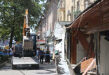 На проспекте Чуй сносят незаконные постройки — фото