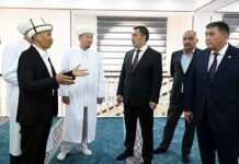 Садыр Жапаров Жалал-Абаддагы жаңы Ислам маданий борборуна барды