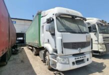 В Кыргызстан из ОАЭ пытались ввезти машины под видом автозапчастей