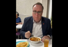 «Абдан даамдуу!» — посол США в КР впервые попробовал каракольское ашлянфу