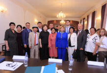 Омбудсмены КР и РФ провели встречу с представителями кыргызской диаспоры в России