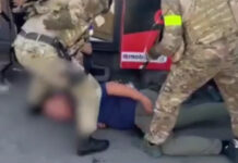 На Ошском рынке спецназ жестко задержал подозреваемого в разбойном нападении на бизнесмена