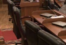 “Үч жумушчу күн берилет”. Жогорку Кеңеш 130 компьютер сатып алууга шашылыш сынак жарыялады