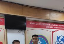 Эки баланы куткарып калган жигитке сыйлык тапшырылды