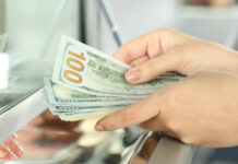 Бишкекте талап бузган бир катар акча алмаштыруу жайлары жабылды