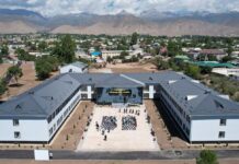 Садыр Жапаров в Чолпон-Ате открыл президентский лицей «Акылман» — фото