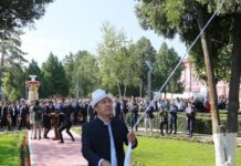 Президент Насирдин Исановдун Ош шаарындагы эстелигин ачты