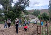 Тогуз-Торо районунун эки айылында ашар жолу менен таза суу түтүктөрү тартылууда