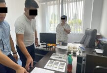 В Бишкеке директор школы вымогала взятки за зачисление в первый класс