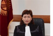 Подозреваемую в незаконном обогащении судью Верховного суда сняли с должности