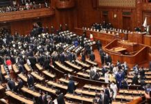 Правительство Японии ушло в отставку