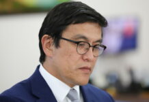 Эдил Байсалов Жогорку Кеңештин депутаттарынан кечирим сурады