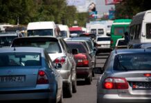 Депутат жалуется, что долго добирается до центра из-за пробок на Южной магистрали