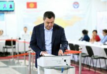 Президент Садыр Жапаров проголосовал на выборах депутата Жогорку Кенеша