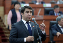 Жанар Акаев потребовал не называть улицы в честь людей