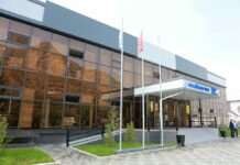 Акылбек Жапаров Ошто жаңы курулган Электр тармактар ишканасынын имараты менен таанышты