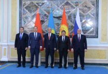 Акылбек Жапаров принял участие во встрече с президентом Казахстана