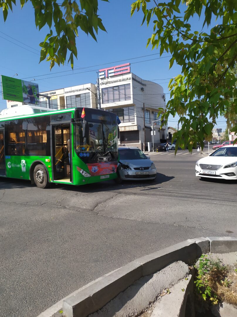 IMG 20230902 104945 Новый автобус попал в ДТП в Бишкеке