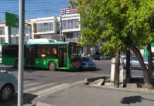 Новый автобус попал в ДТП в Бишкеке