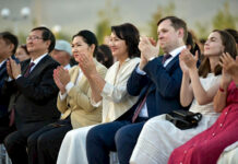Первая леди Айгуль Жапарова приняла участие в премьере спектакля «Ромео и Джульетта»