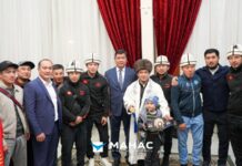 В аэропорту «Манас» встретили кыргызских чемпионов мира по греко-римской борьбе