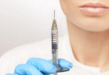 Косметолог без образования провела операцию на Ошском рынке. У пациентки — шрамы на лице