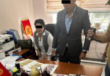 “Төртүнчү учур”: УКМК мектеп директорун пара менен кармады