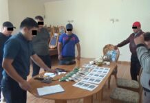 На Иссык-Куле налоговик вымогал у бизнесмена 50 тыс. сомов